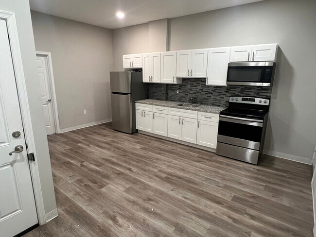 Building Photo - 7038 Woodland Ave