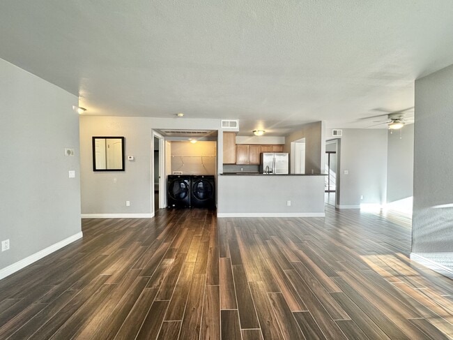 Building Photo - 9325 W Desert Inn Rd