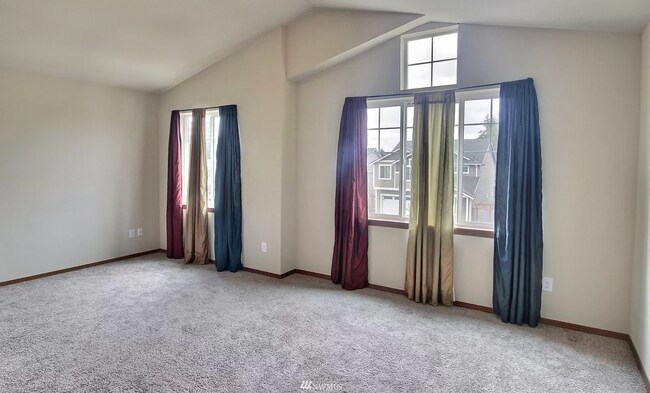 1st LARGE Bedroom - 596 NE Nantucket St