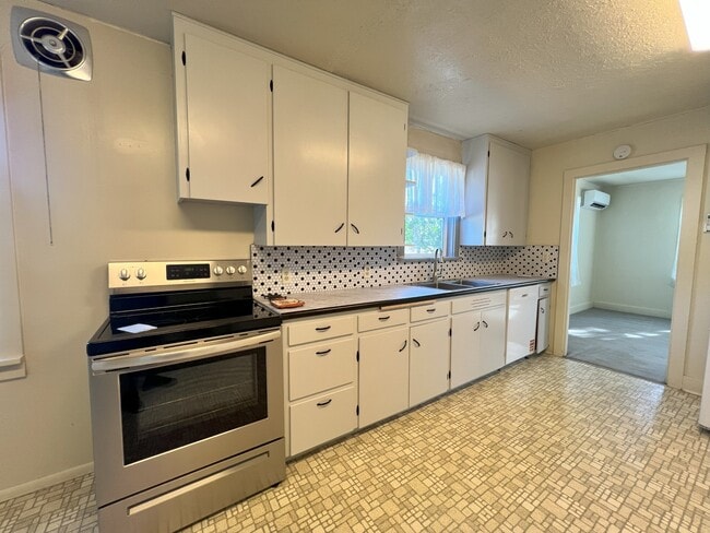 Building Photo - 13799 Myers Ln S