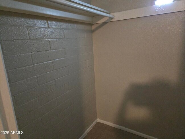 Building Photo - 902 E Southern Ave