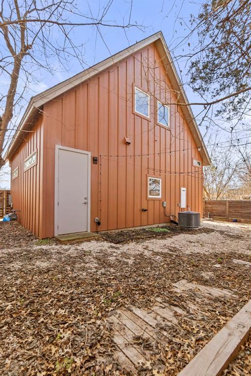 Building Photo - 4706 Santa Anna St
