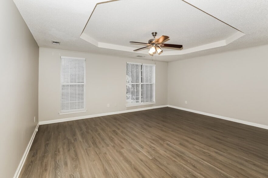 Building Photo - 5391 Katherine Village Dr