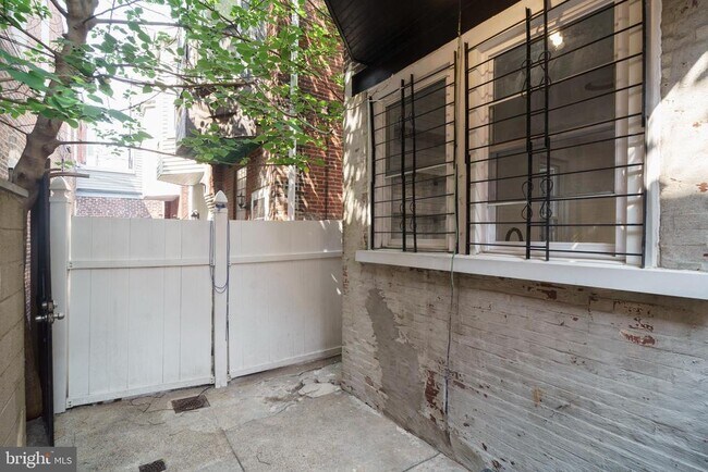Building Photo - 1208 S Carlisle St