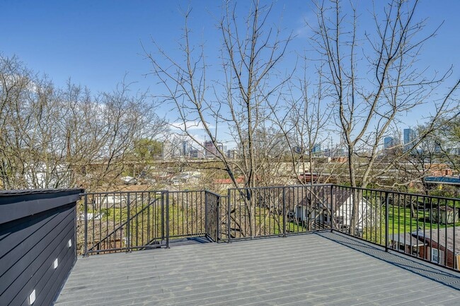 Building Photo - Stunning 4 Bedroom Home w/ Rooftop Deck Close to Downtown Nashville
