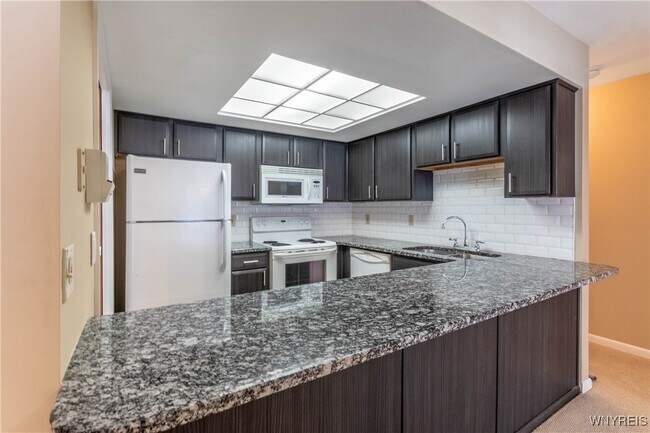 Building Photo - 1105 Youngs Rd