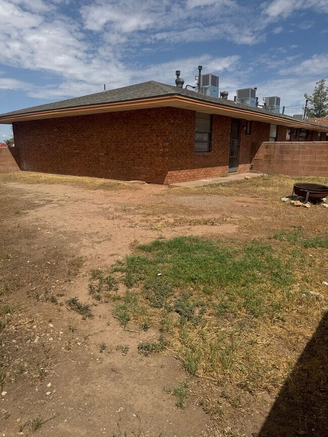 Building Photo - 2604 Miguel Pl