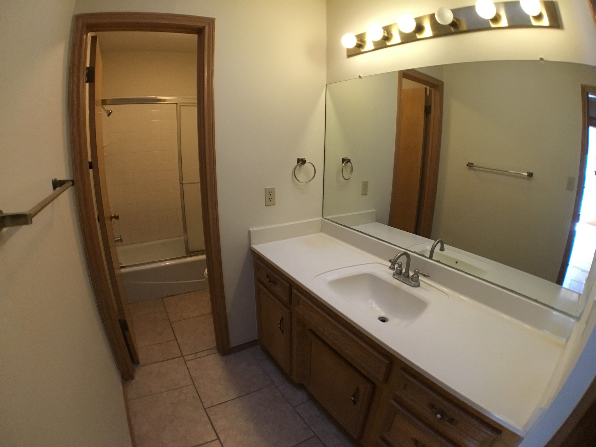 Building Photo - 3809 N 1st Ln W