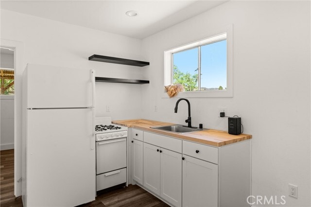 Building Photo - 21250 Cielo Vista Way