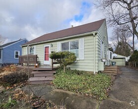 Building Photo - "Charming 3-Bedroom Home with 2 Full Baths...