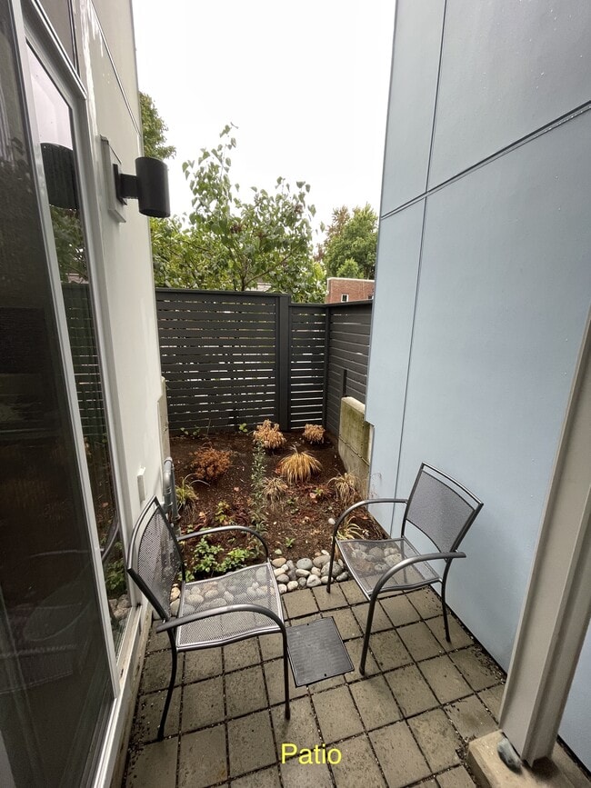 Building Photo - 1724 11th Ave