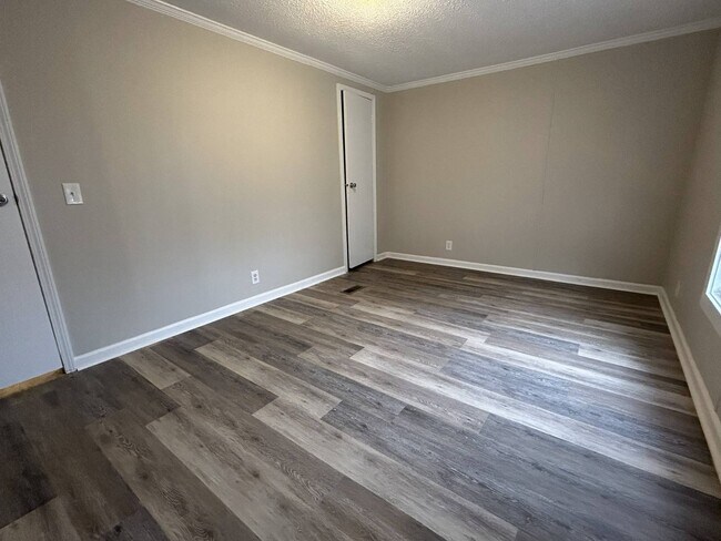 Building Photo - 38 White Oak Village