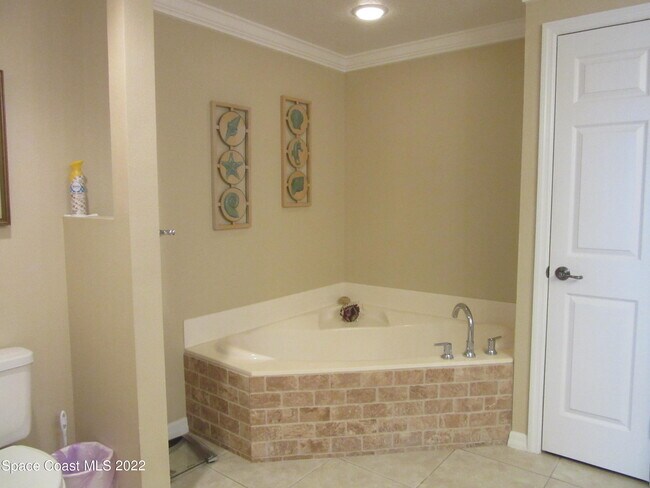 Building Photo - 8951 Lake Dr