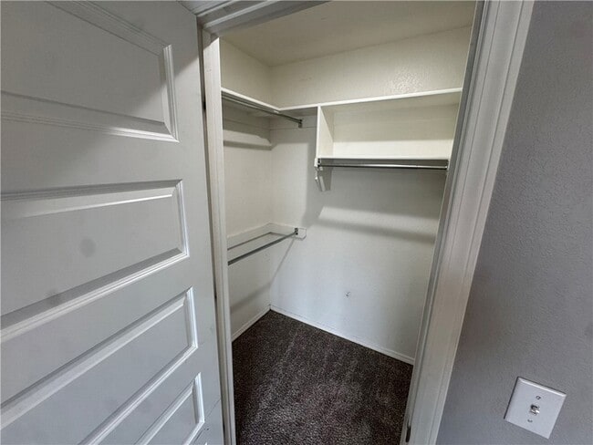 Building Photo - 1520 S Razorback Rd