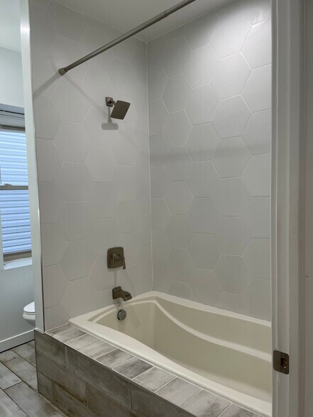 bathroom - 1105 S 47th St