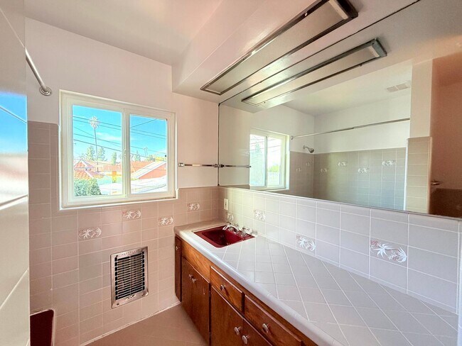 Building Photo - 2270 White St