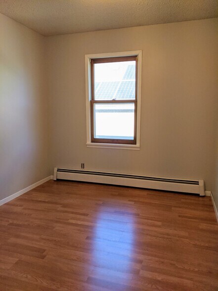 Bedroom - 680 Juno Ave