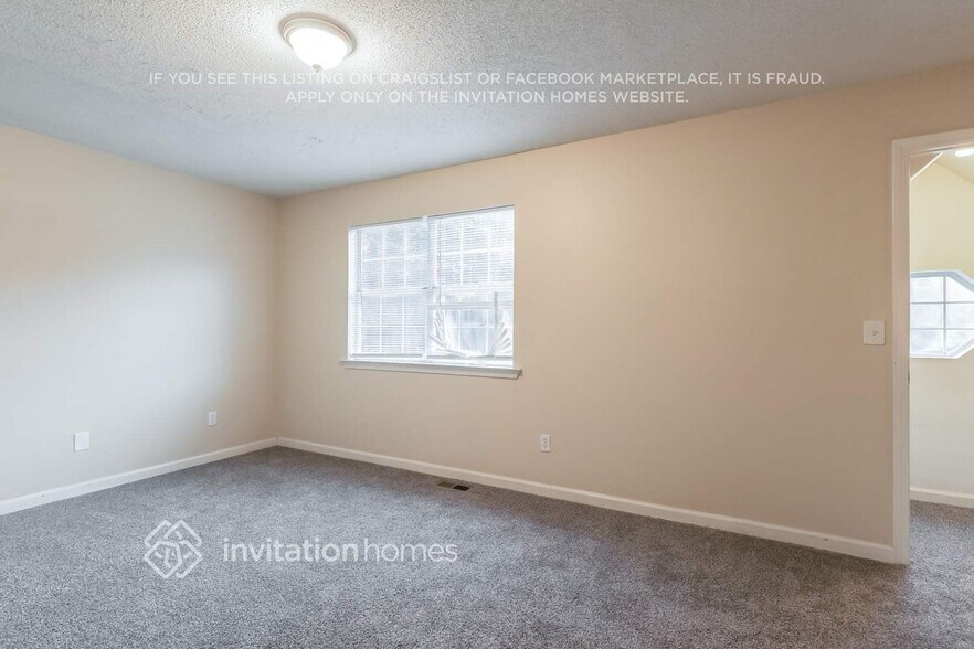 Building Photo - 220 Rosewood Dr