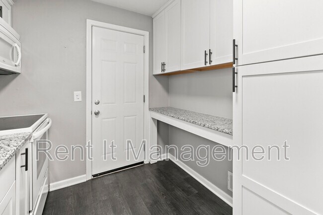 Building Photo - 4841 Pierce St.