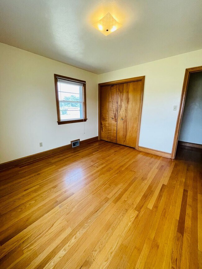 Building Photo - Home for Rent in Dayton
