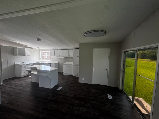 Building Photo - 151 Fox Meadow Dr
