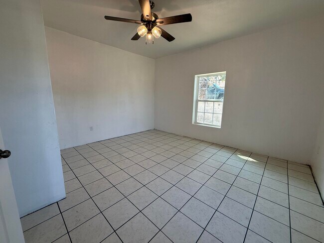 Building Photo - 3217 Diaz St