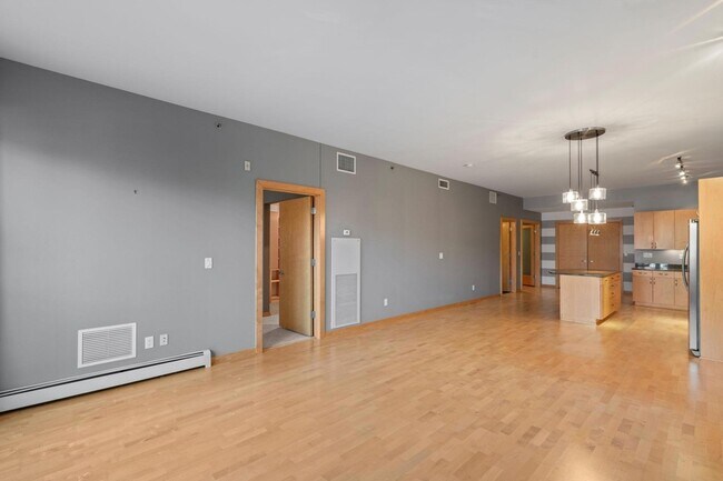 Building Photo - 401 N 2nd St