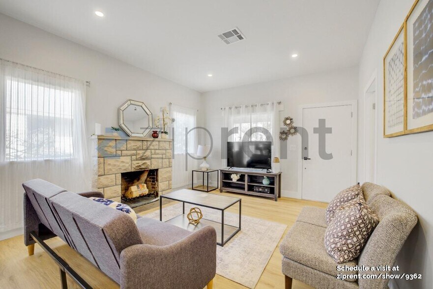 Building Photo - 1815 San Andres St