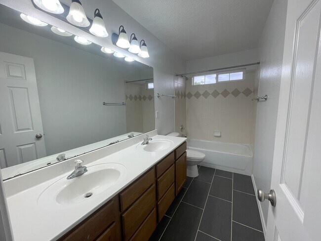 Building Photo - 5555 Mansfield Pl NW