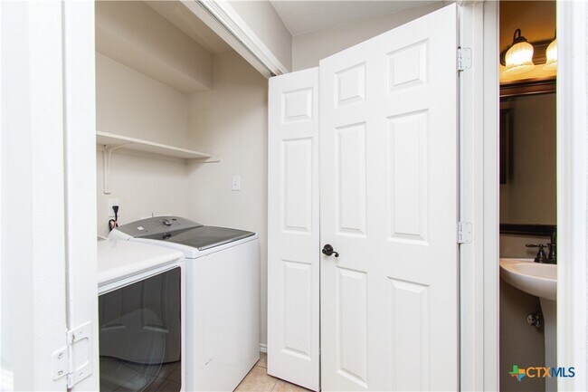 Building Photo - 5100 Lions Gate Ln