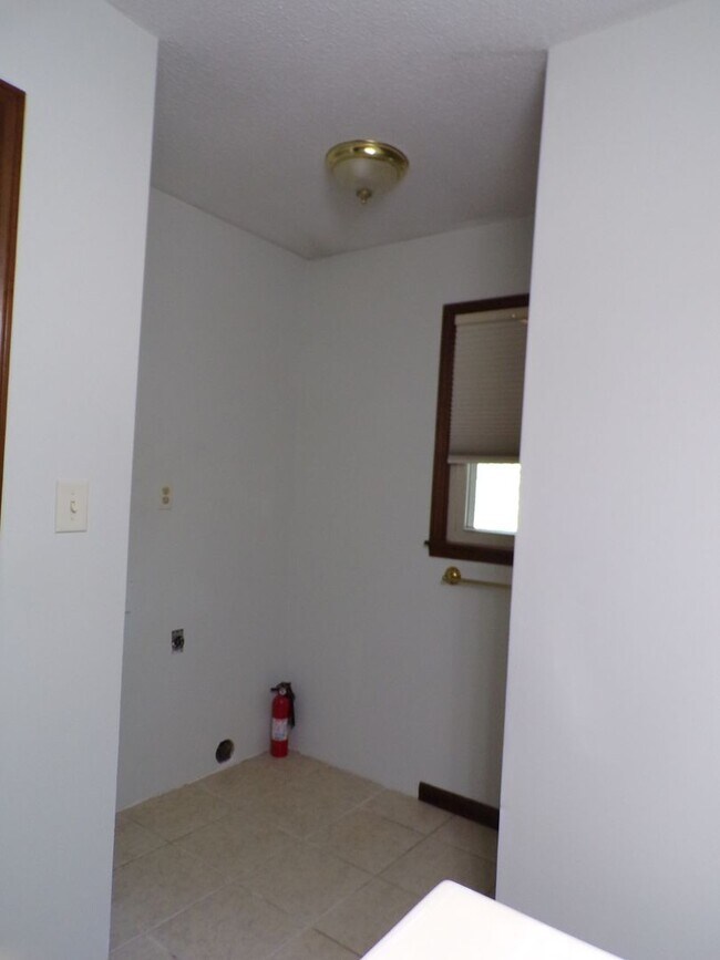 Building Photo - Unique 2 Bed 2.5 Bath Country Home!