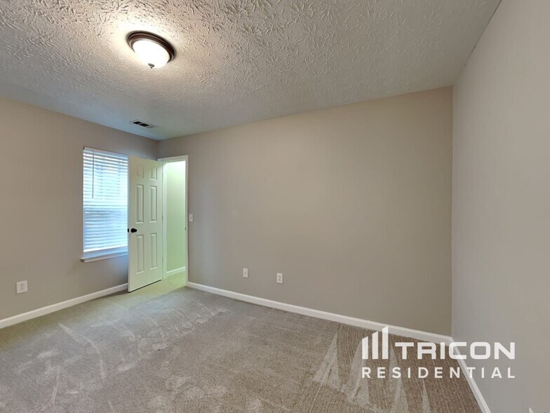 Building Photo - 8665 River Rock Ct