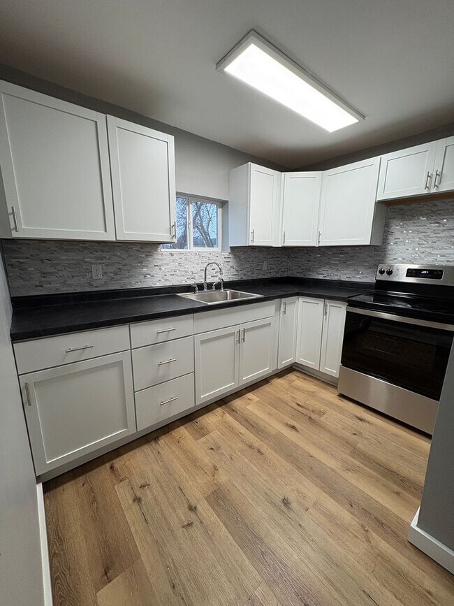 Building Photo - 313 e first street