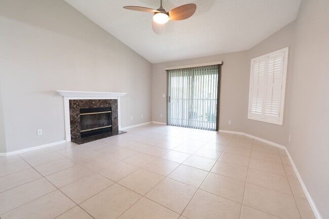 Building Photo - Beautiful Ocean Links Condo!