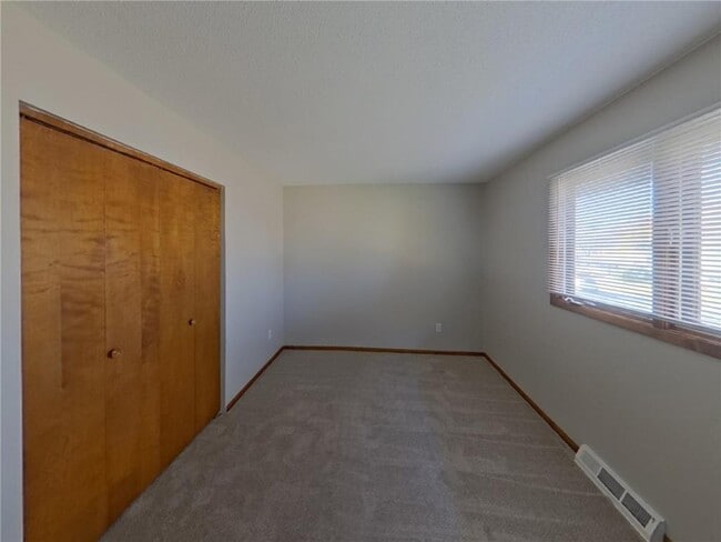 Building Photo - 931 Market St S