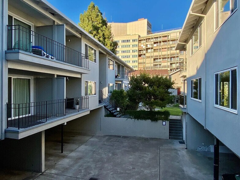 Building Photo - 837 Cowper St