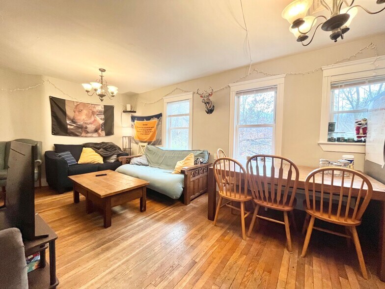 Building Photo - 152 Parker Hill Ave