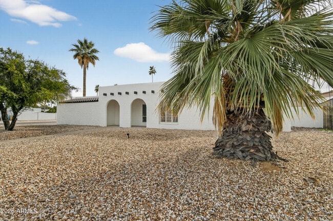 Building Photo - 6843 E Redfield Rd