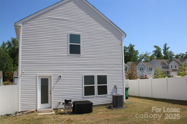Building Photo - 10207 Holly Park Dr