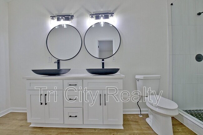 Building Photo - 150 Drennan Dr