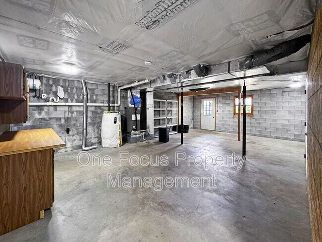 Building Photo - 556 Becker St