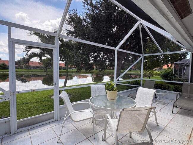 Building Photo - 7702 Majestic Palm Dr