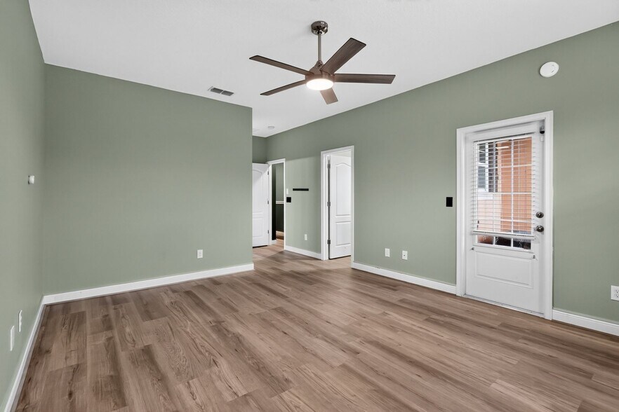 Building Photo - 6536 Calamondin Dr