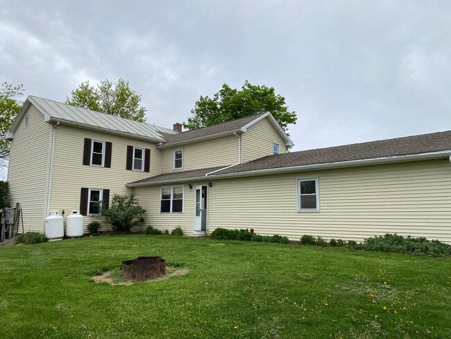 Building Photo - Coming soon! 4 Bedroom Farmhouse for Rent ...