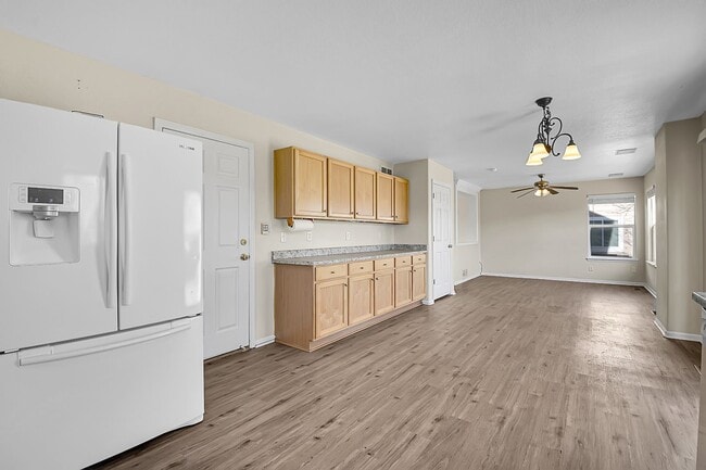 Building Photo - 3 bedroom, 2 bath home with 2 car garage in Highlands Ranch