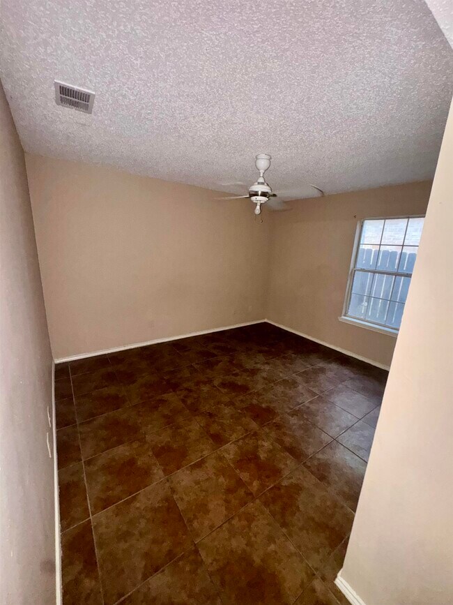 Building Photo - 1111 Shiloh Dr