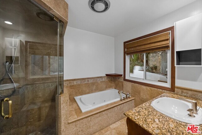 Building Photo - 2319 Outpost Dr