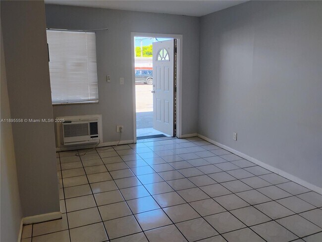 Building Photo - 2040 Funston St