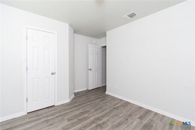 Building Photo - 6910 Catherine Dr