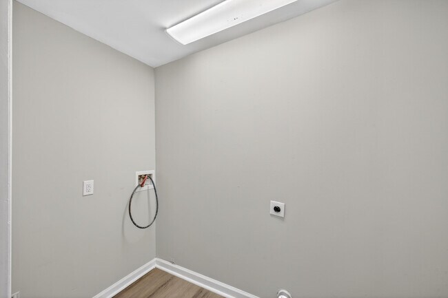 Building Photo - 1111 Alderman St NE